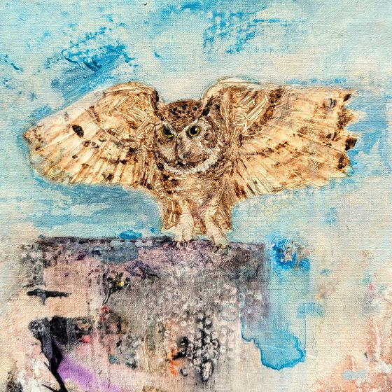 Dreamy owl in a floral