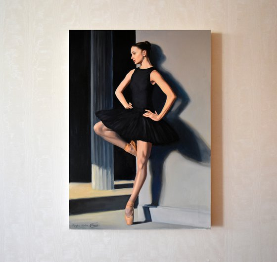 A ballerina black swan