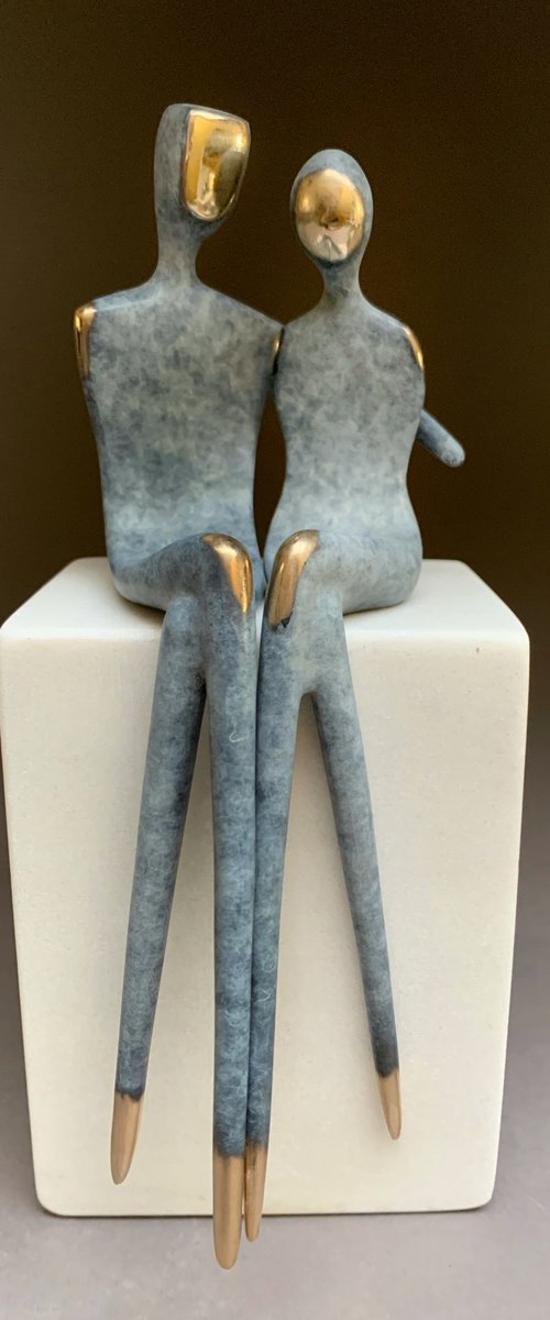 Lovers - romantic bronze sculpture exquisitely finished in unique gray patina by Yenny Cocq