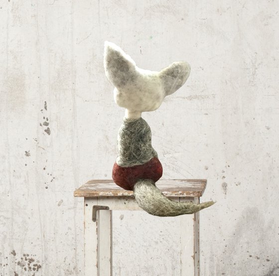 Mrs White, felted wool cat, Les Loufoques series