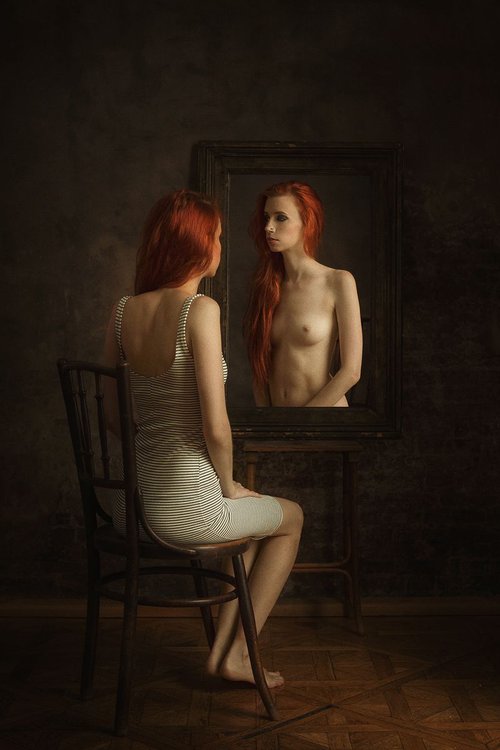 Mirror image - Art Nude by Peter Zelei