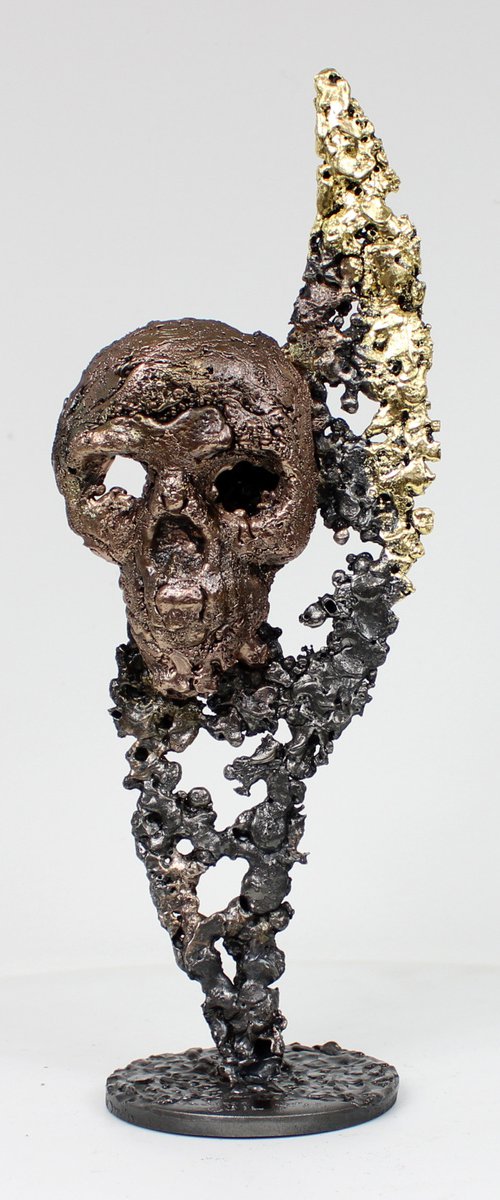 Flame skull 40-22 - Skull on flame metal sculpture by Philippe Buil