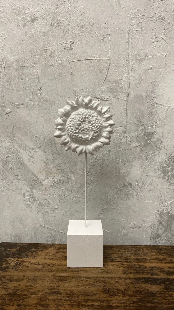 Sunflower long interior figurine