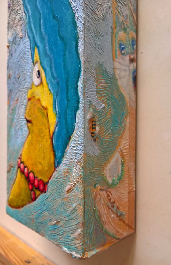 - MARGE MOON - ( 23 x 12 x 6 cm )