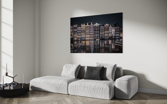 THE NIGHT IN AMSTERDAM