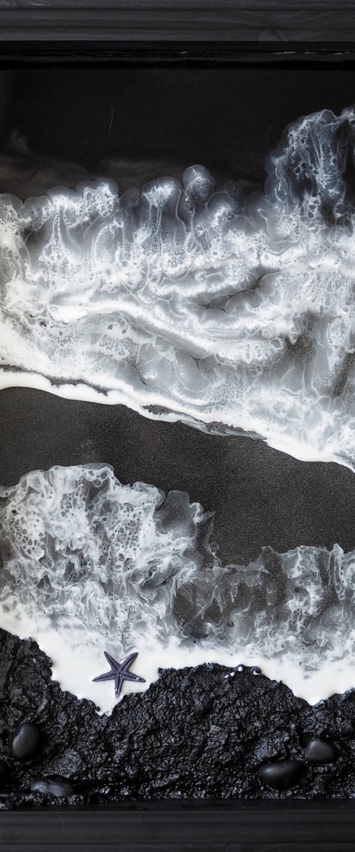 Black and white voluminous beach - original resin seascape artwork, 3d and framed by Delnara El