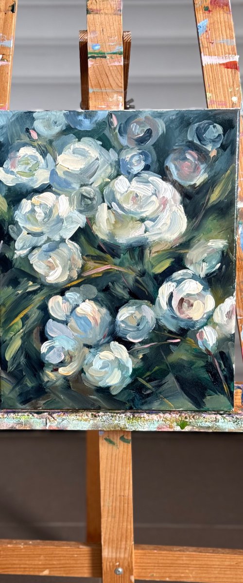 White roses by Vira Tsepkova