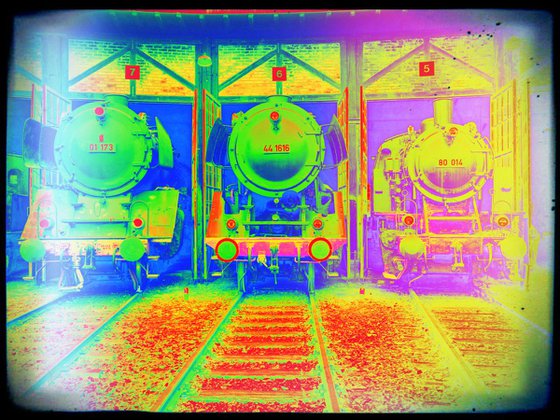 Old steam trains in the depot - print on canvas 60x80x4cm - 08497m4