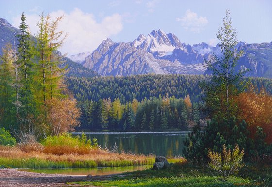 Autumn morning by the mountain lake