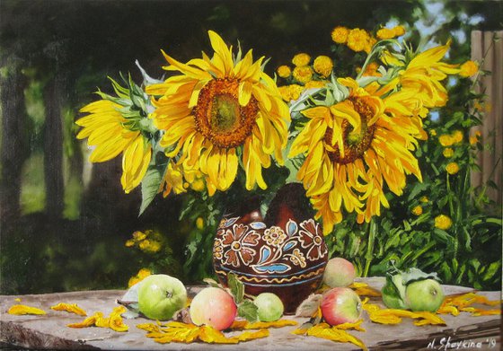 A bouquet of sunflowers in the Ukrainian ceramic jug