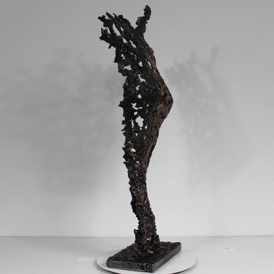 Belisama Helder - Metal sculpture woman bust steel bronze lace