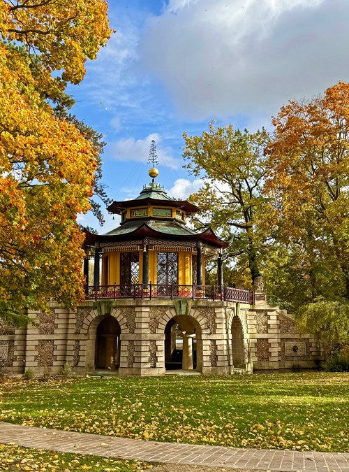 Le Pavillon Chinois en automne by Alex Cassels