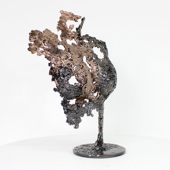 Pavarti The show - Body woman metal artwork - steel, bronze lace