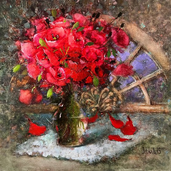 Vibrant poppy bouquet in English cottage