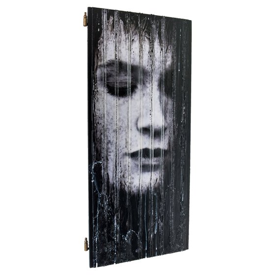 "In Solitude" (XL artwork on closet door) (92x43x2 cm) - Unique portrait on closet door (abstract, figurative, gold, original, resin, beeswax, painting, 3D, closet door, wood)