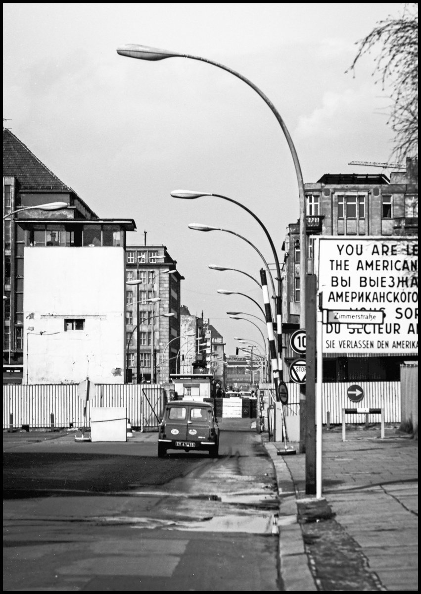 Photorealistic Portrait Photograph By Robbert Frank Hagens, 17 X 23", Checkpoint Charlie Berlin 1976, Original Artwork