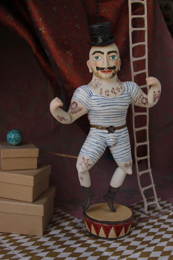 Vintage Strongman with zylinder hut. Wall sculpture by Elya Yalonetski.