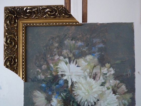 White flowers in a porcelain vase