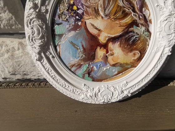 Oil Painting with mother and child in a round frame, Motherhood paiting, Baby painting