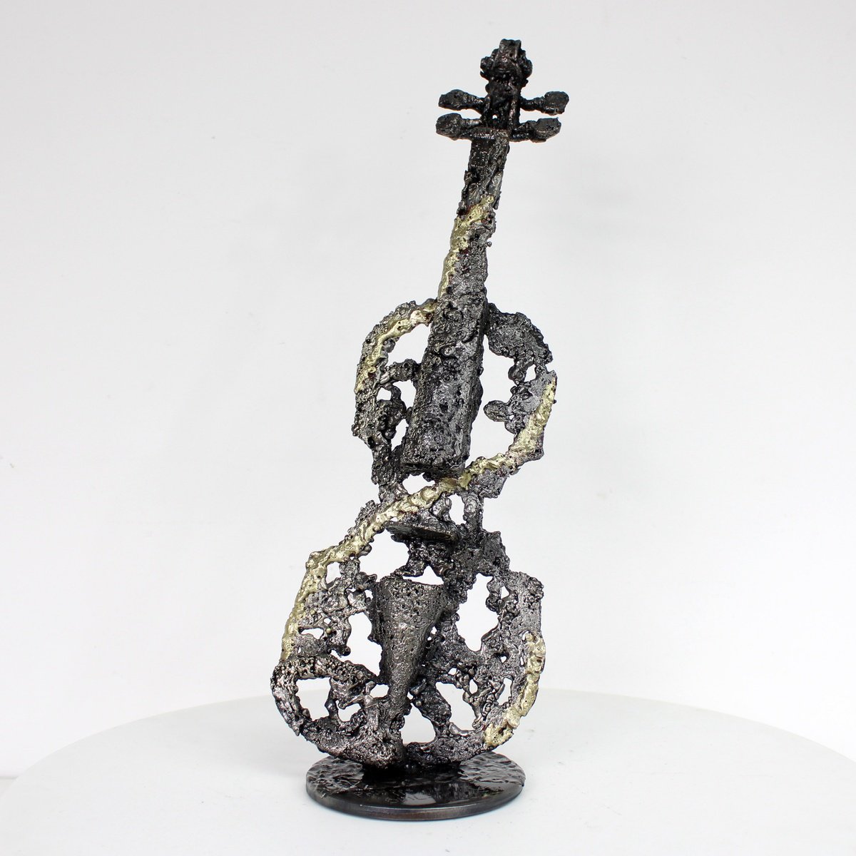 Forgotten by the gods 97-22 - Sculpture violin lace metal steel and brass by Philippe Buil