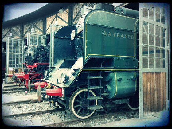 Old steam trains in the depot - print on canvas 60x80x4cm - 08485m2