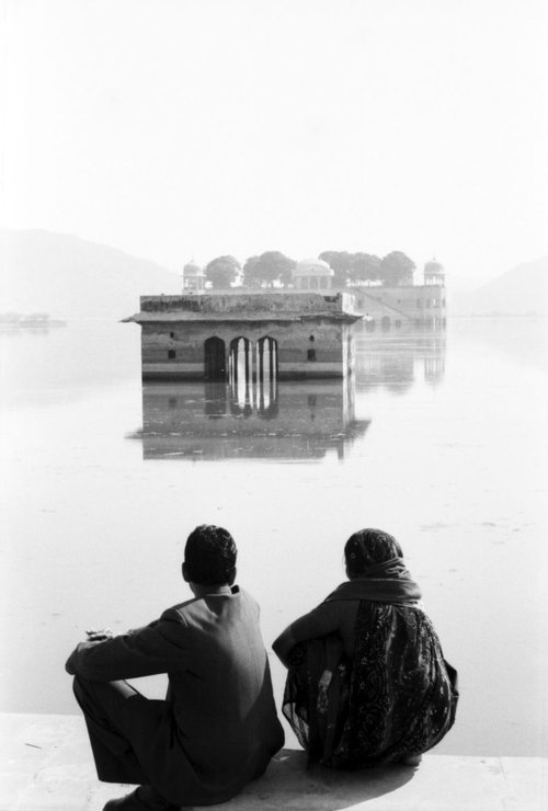 Jaipur lake couple by Nadia Attura