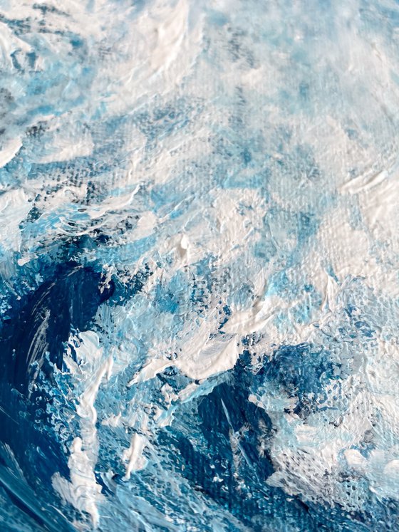Blue Ocean Coastal Wave