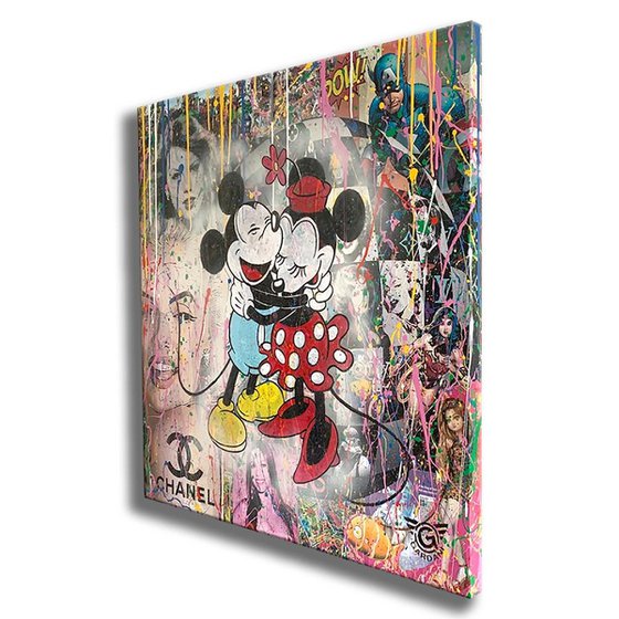 Mickey Hug Paris