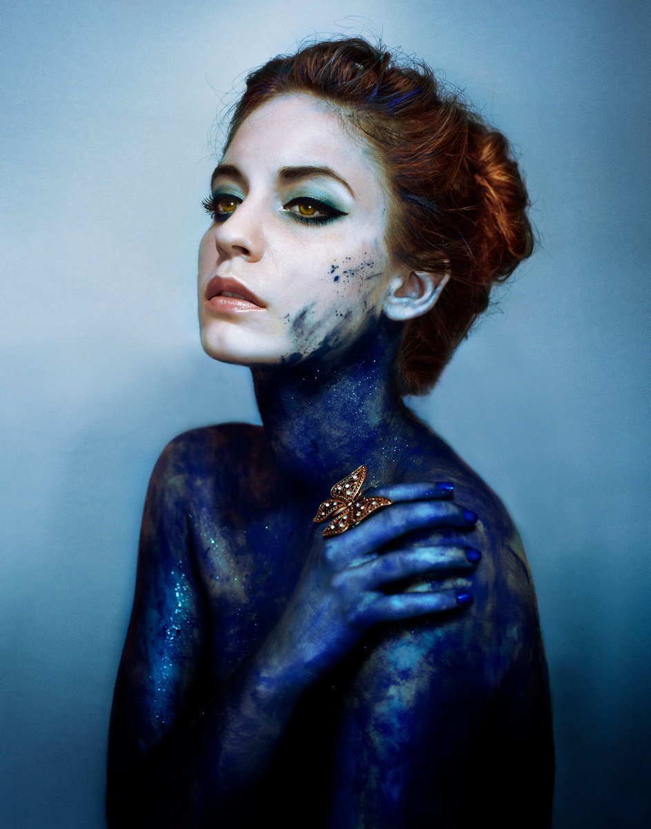 Color Dust II by Li?dia Vives
