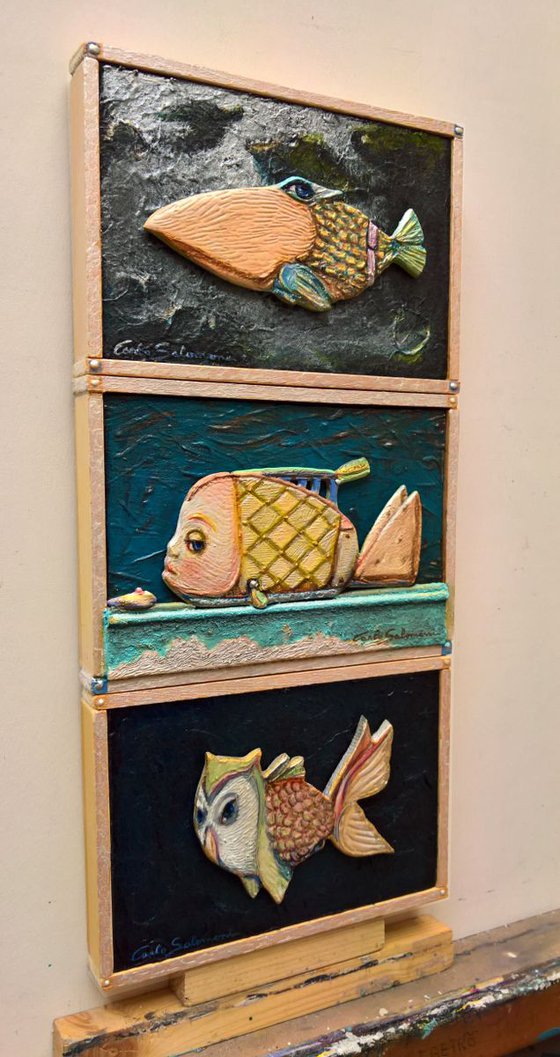 THREE STRANGE FISHES -( 34,5 x 16 cm )