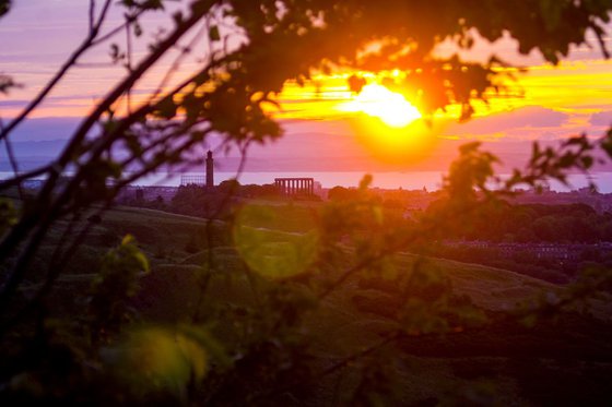 Calton hill SUNSET : Edinburgh (Limited edition  1/150) 8"X12"