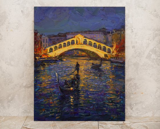 Rialto Bridge. Venice evening