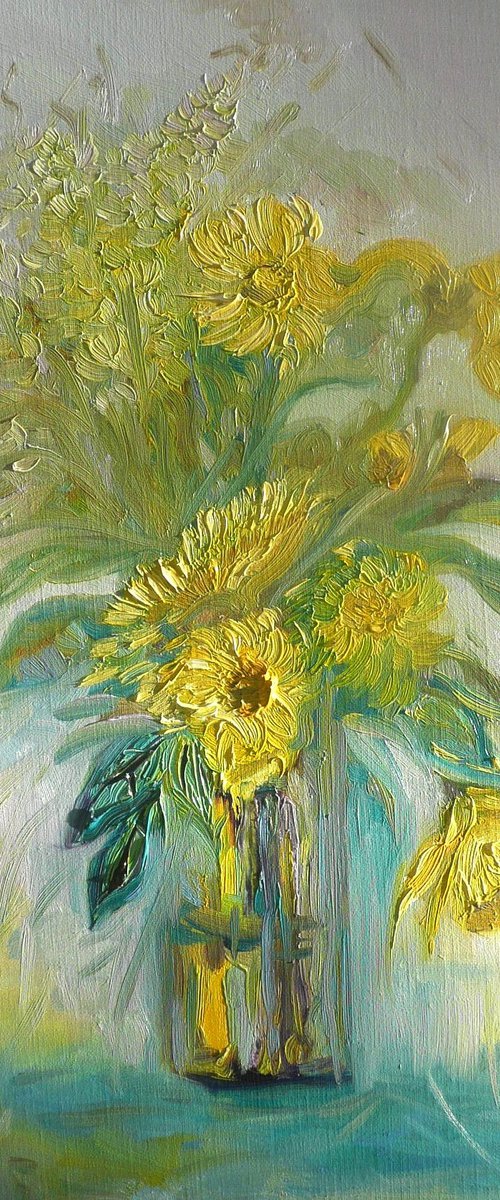 Spring Daffodils in a vase by Lesley Blackburn