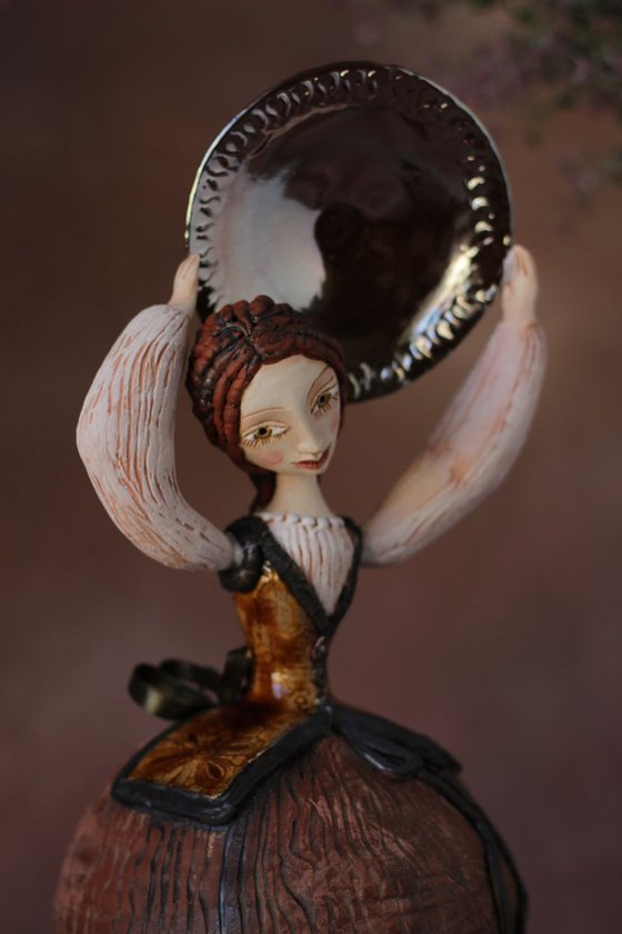 Girl with a shining plate. Wall ceramic sculpture by Elya Yalonetski.
