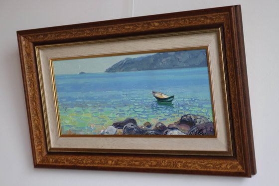 A boat at noon. Turunc