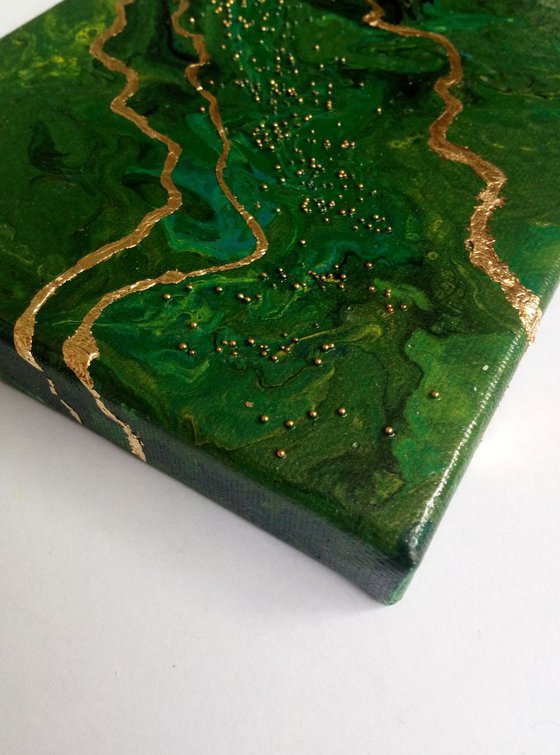 Emerald #2 + Easel, miniature