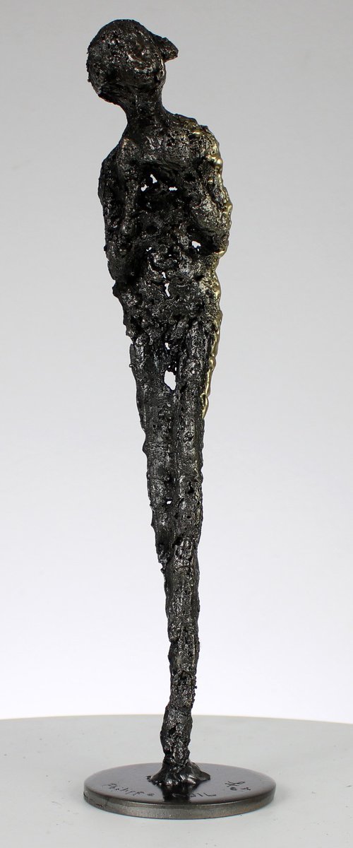 Muse 144-21 by Philippe Buil