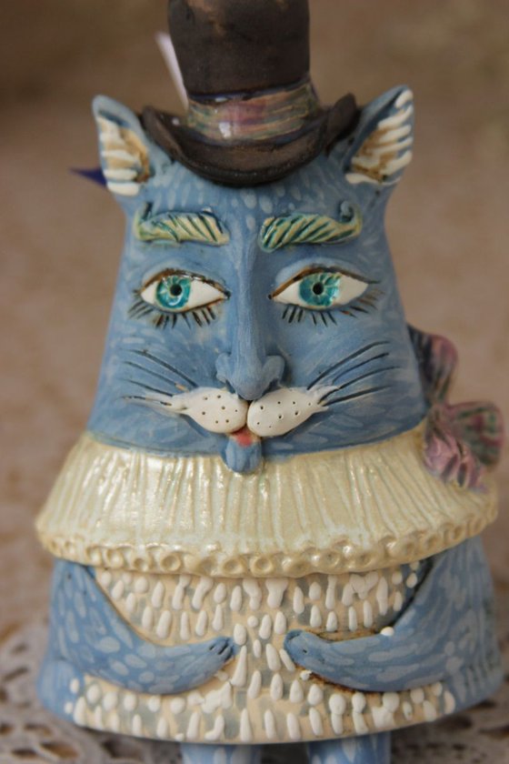 Сat with a Hat. Ceramic sculpture by Elya Yalonetski.