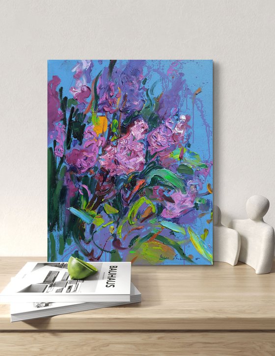 The fragrance of evening lilac