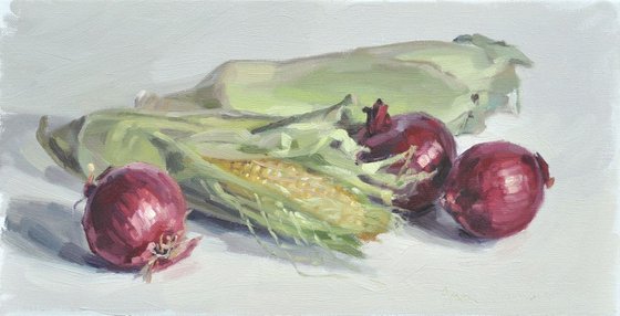 Ears of corn and red onions