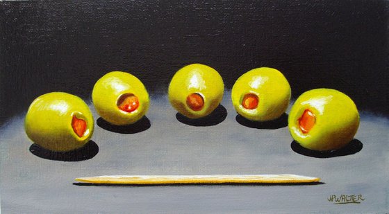 5 olives in chiaroscuro