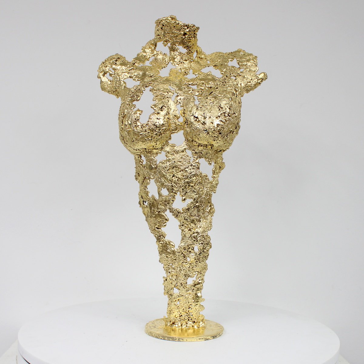 Pavarti Sublime - female bust lace metal and gold by Philippe Buil