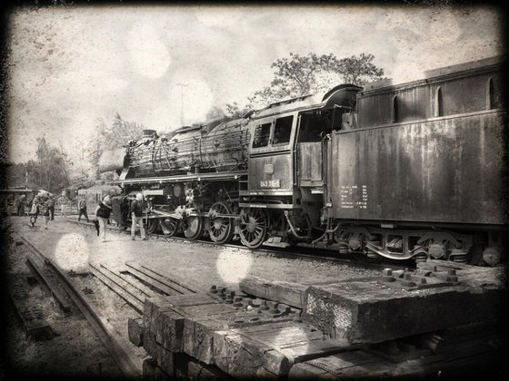 Old steam trains in the depot - print on canvas 60x80x4cm - 08337m4