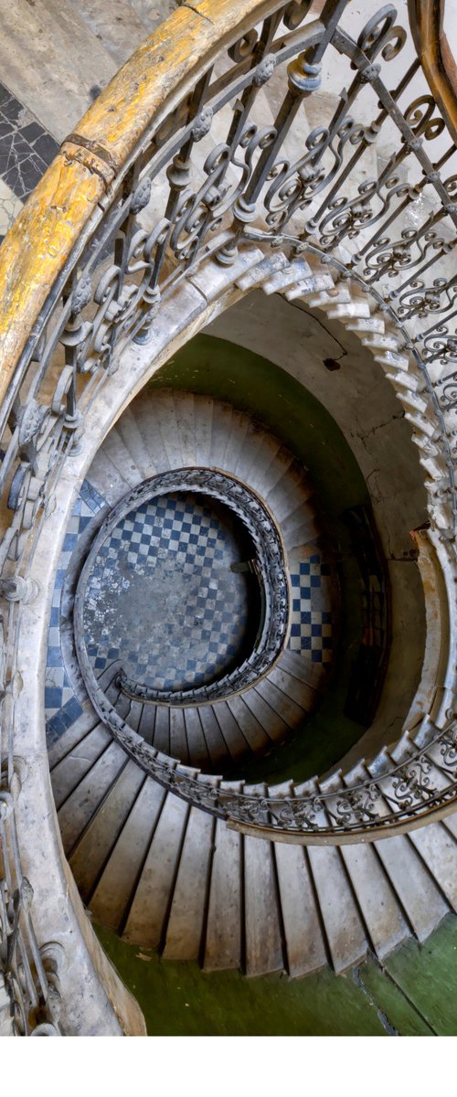 Curvy by Tim Knifton