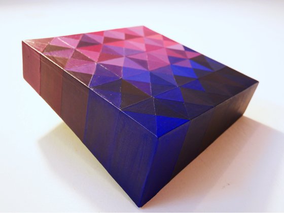 Prism, cube illusion from purple to blue