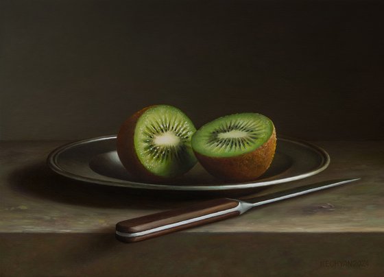 Kiwifruit with a knife