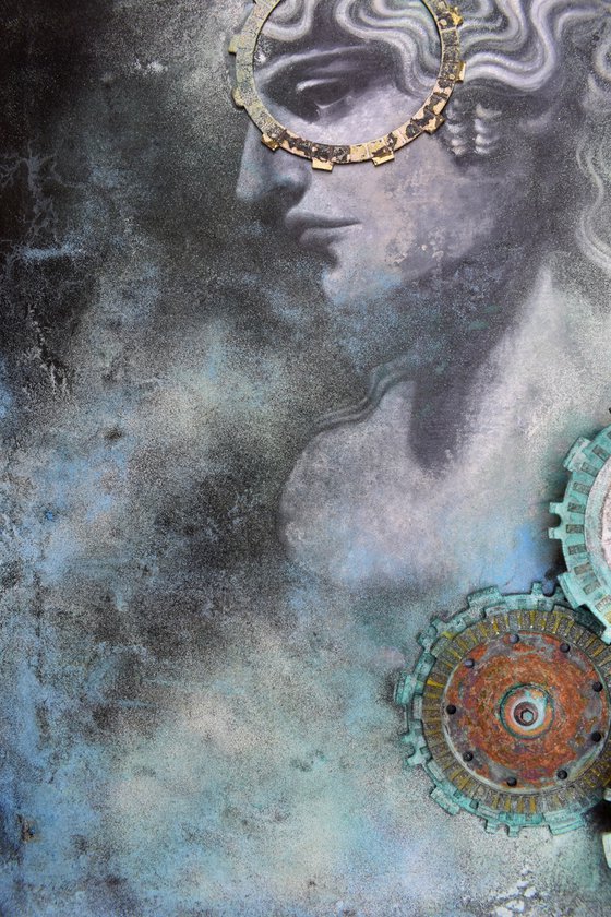 Volto composto tra la nebbia del tempo