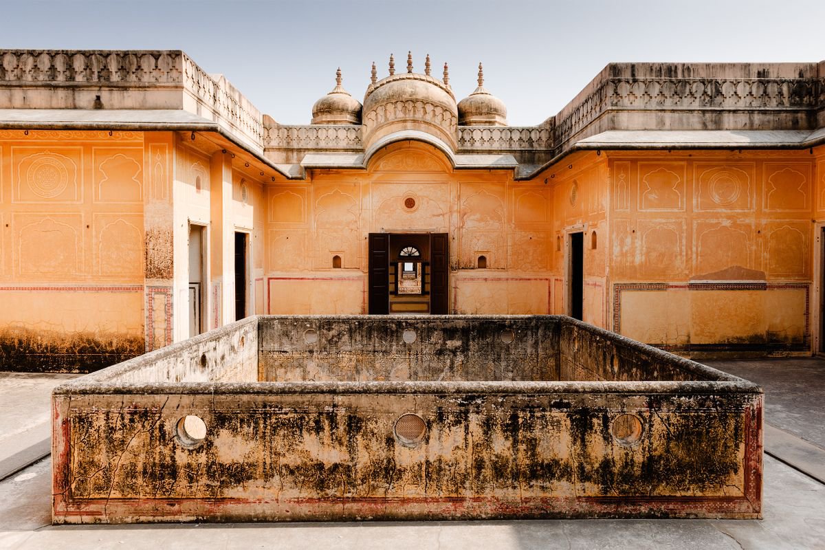 Photorealistic Cityscapes Photograph By Tom Hanslien, 47 X 33", Nahargarh Palace, Jaipur, Original Artwork