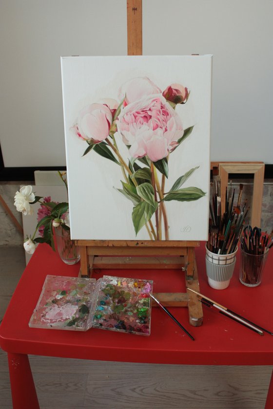 Small bouquet of pink peonies