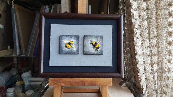 Сouple in flight - Oil painting, life of insect, bumblebee art, canvas painting, impressionism, palette knife